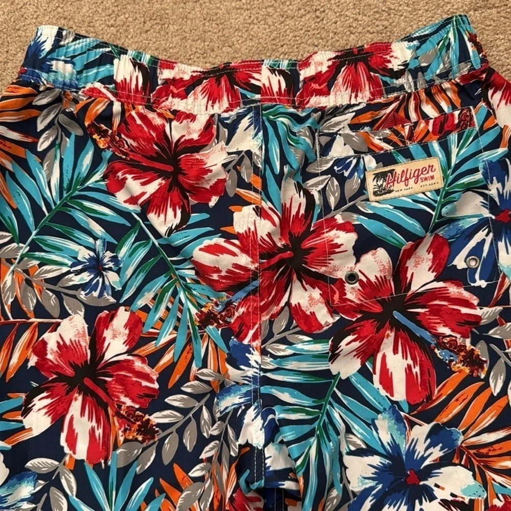 Tommy Hilfiger Men's Hawaiian Floral Swim Trunks Board Shorts Size Medium